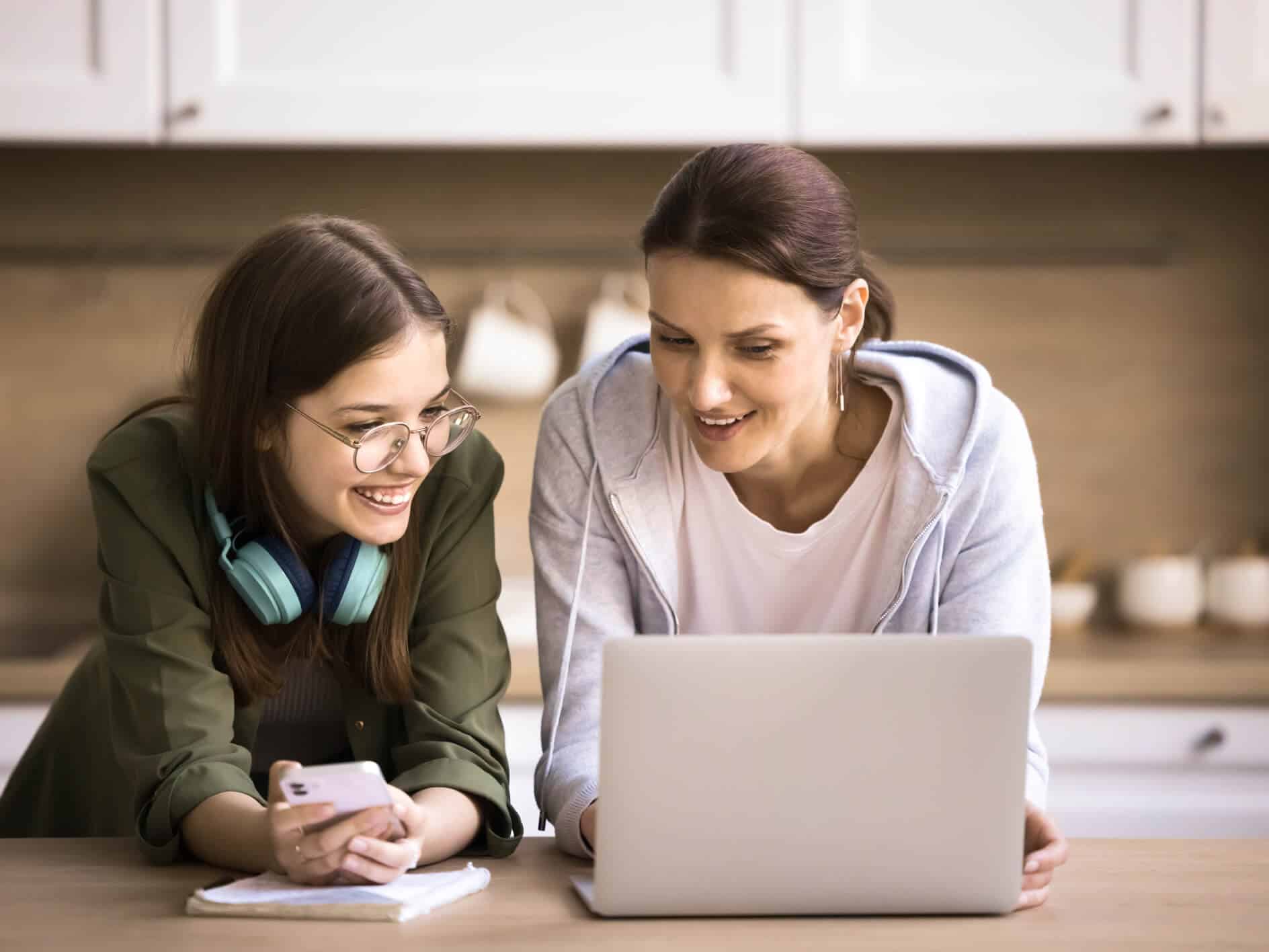 Student and parent learning online